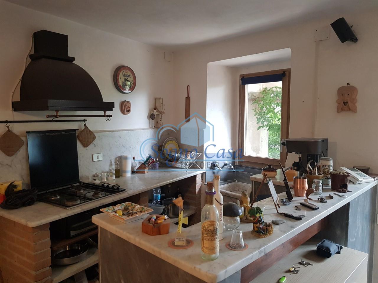 Villa con giardino, Carrara fossola