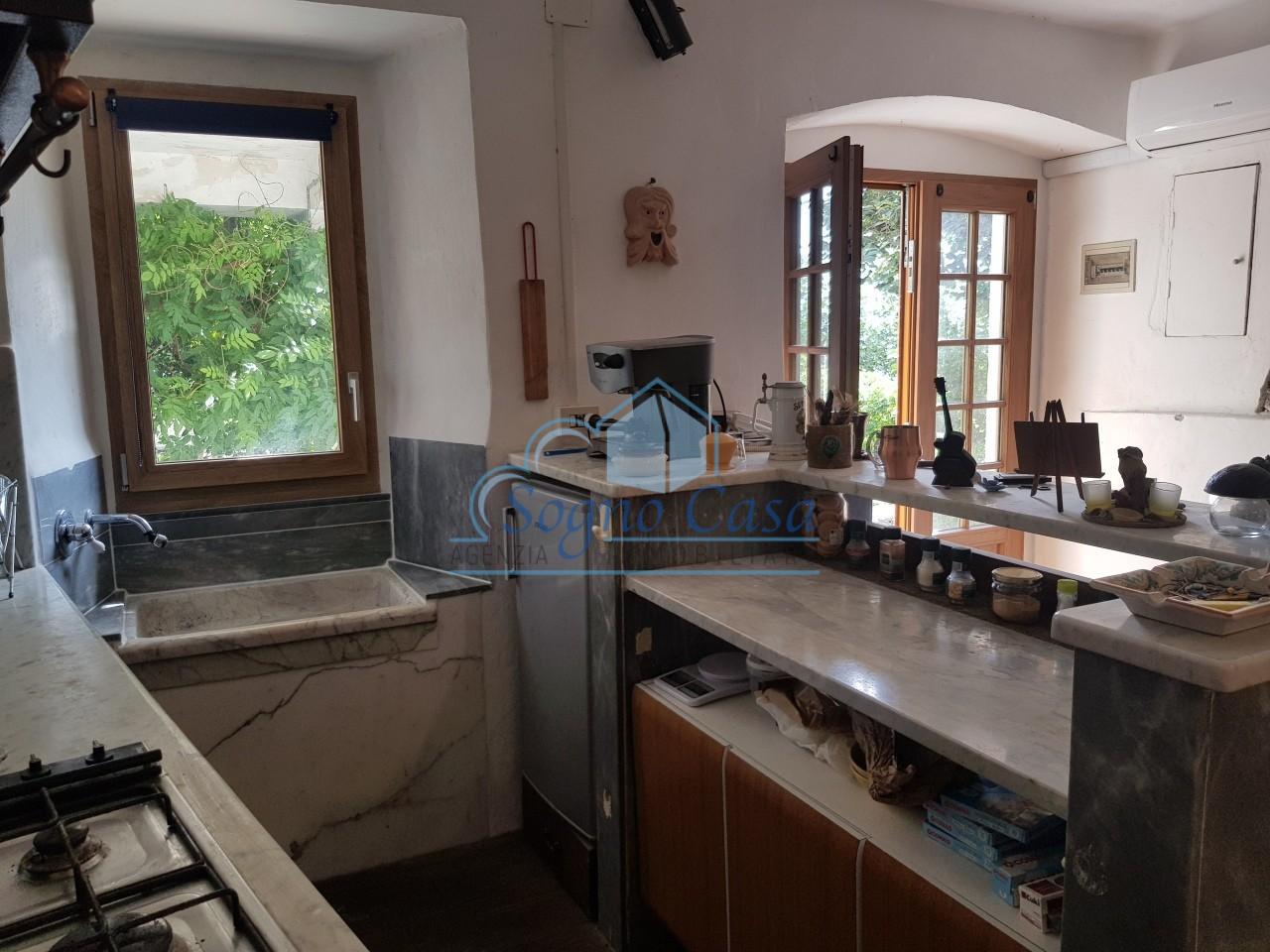 Villa con giardino, Carrara fossola