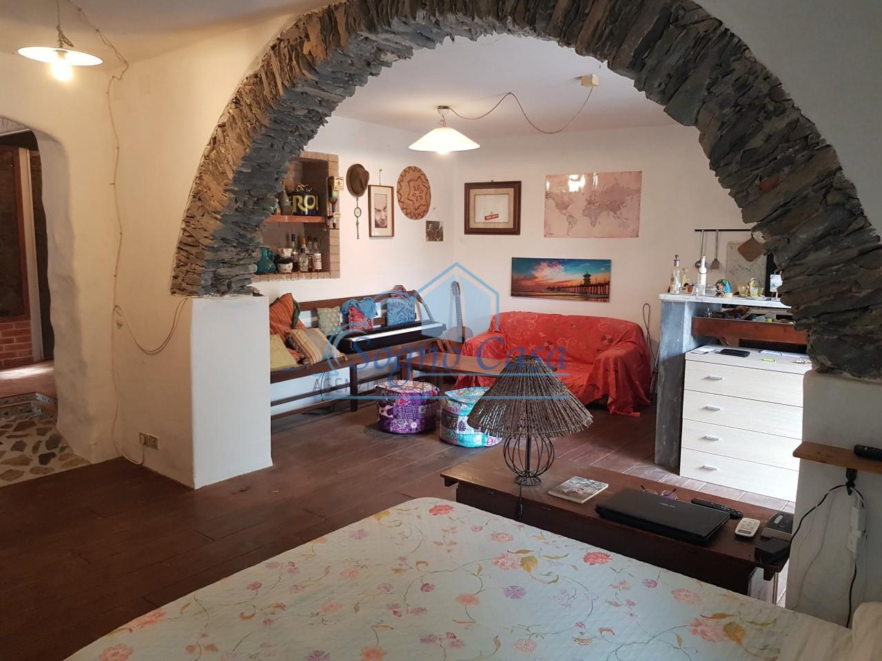 Villa con giardino, Carrara fossola