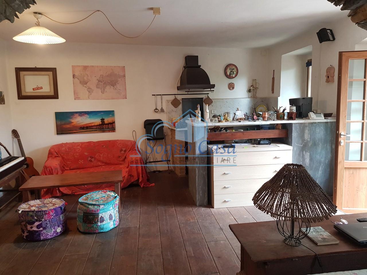 Villa con giardino, Carrara fossola