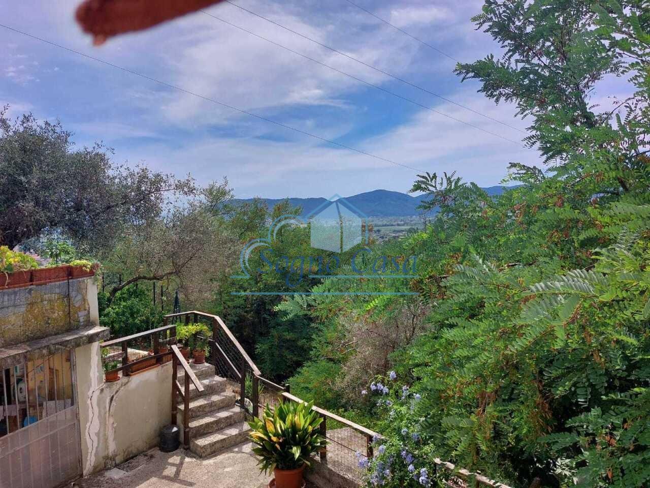 Casa indipendente con terrazzo, Ortonovo nicola