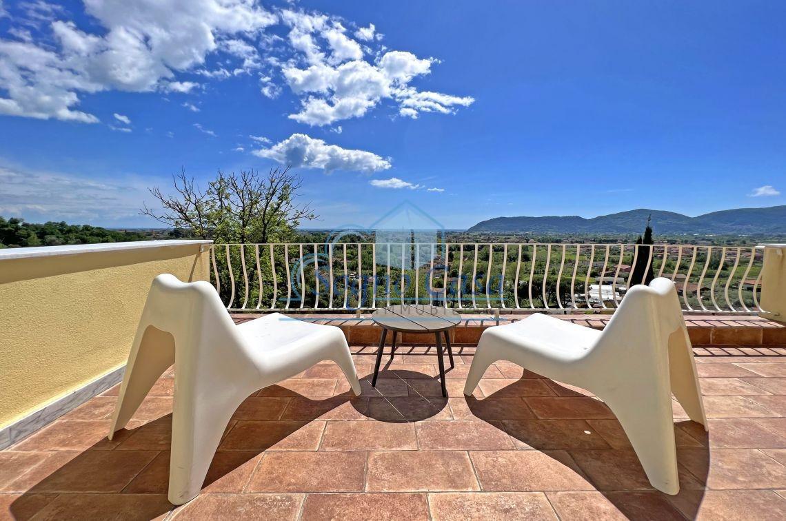 Villa con giardino a Castelnuovo Magra