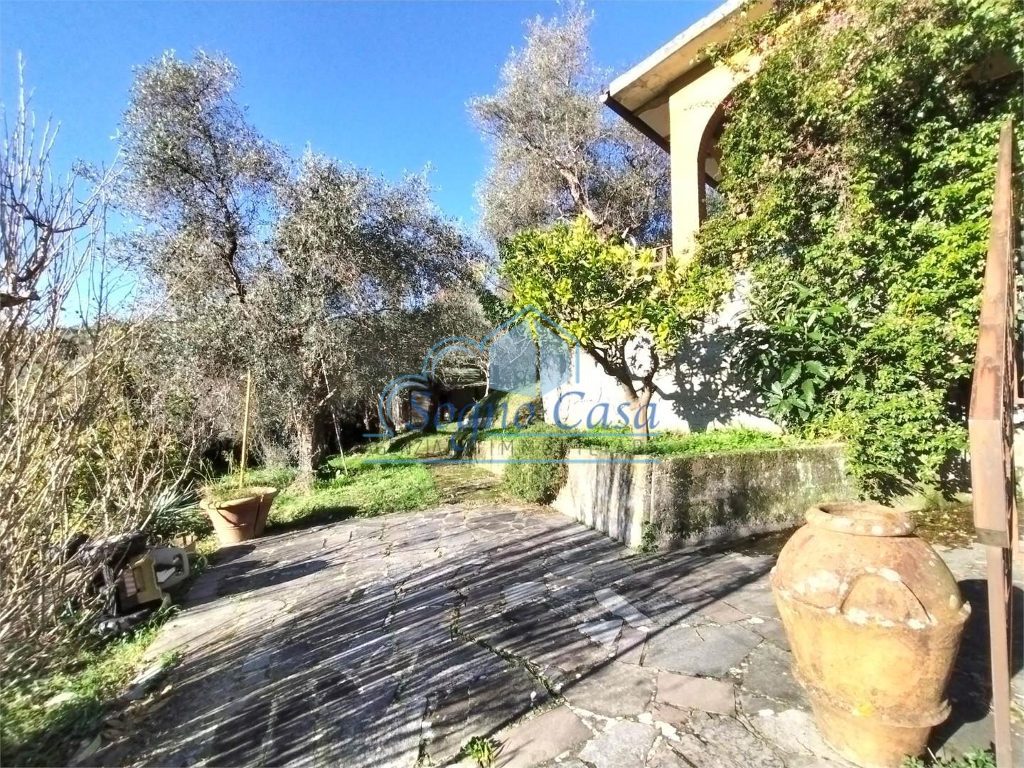 Casa indipendente con giardino, Ortonovo casano