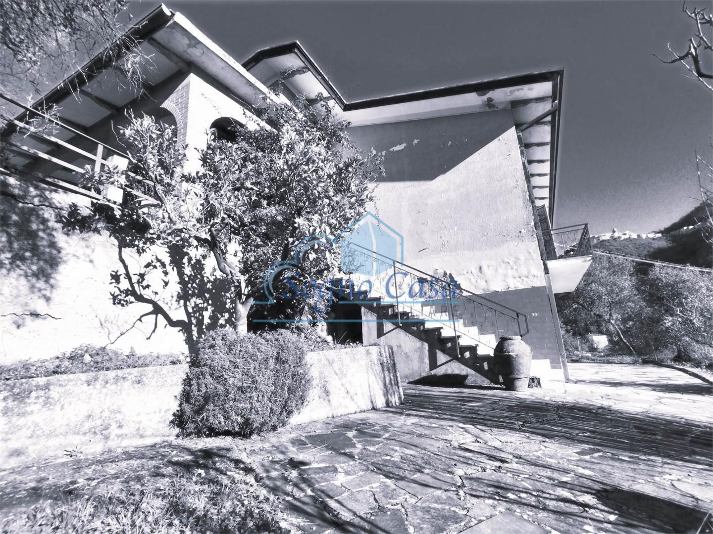 Casa indipendente con giardino, Ortonovo casano