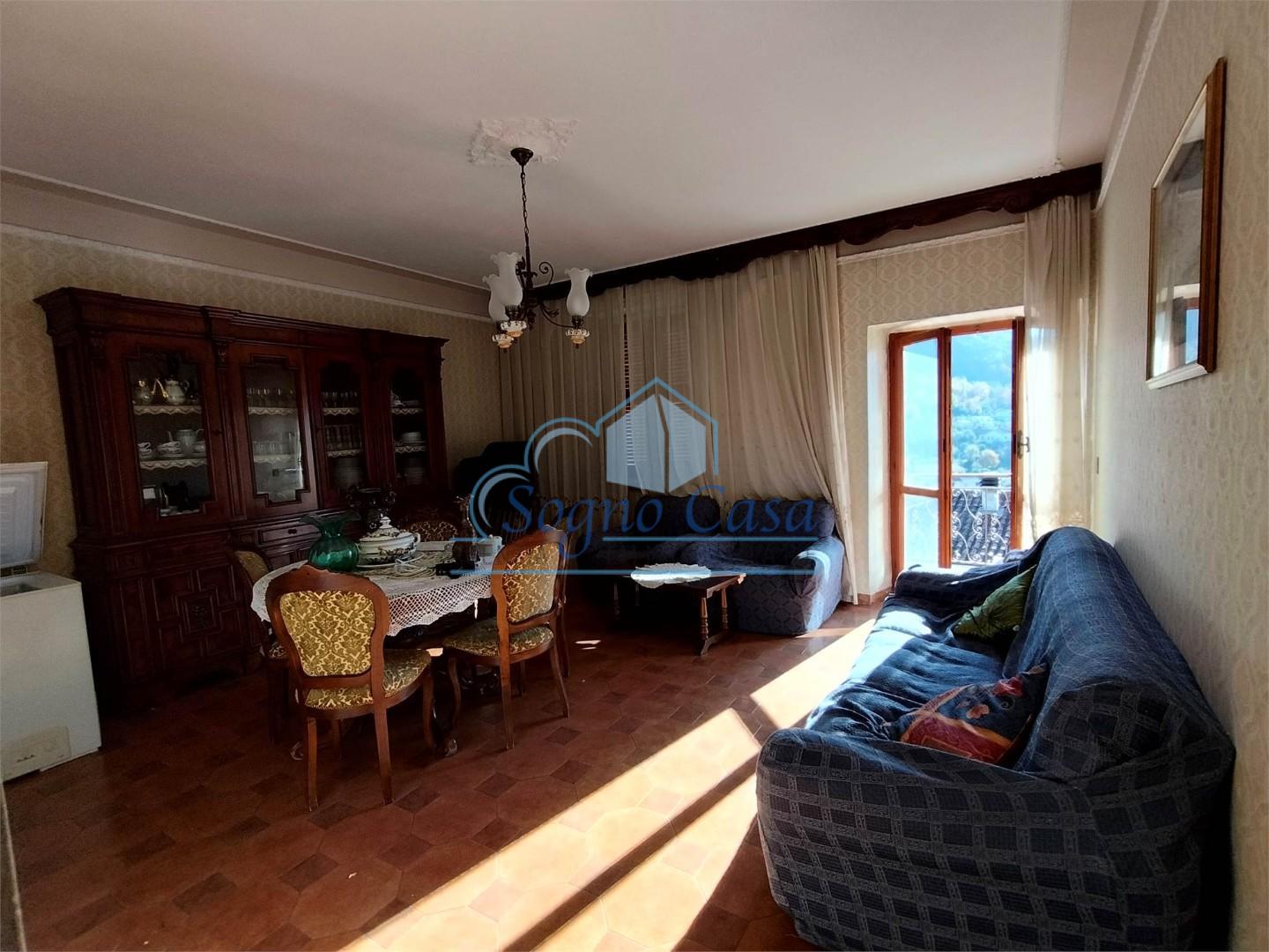 Casa indipendente con giardino, Ortonovo casano