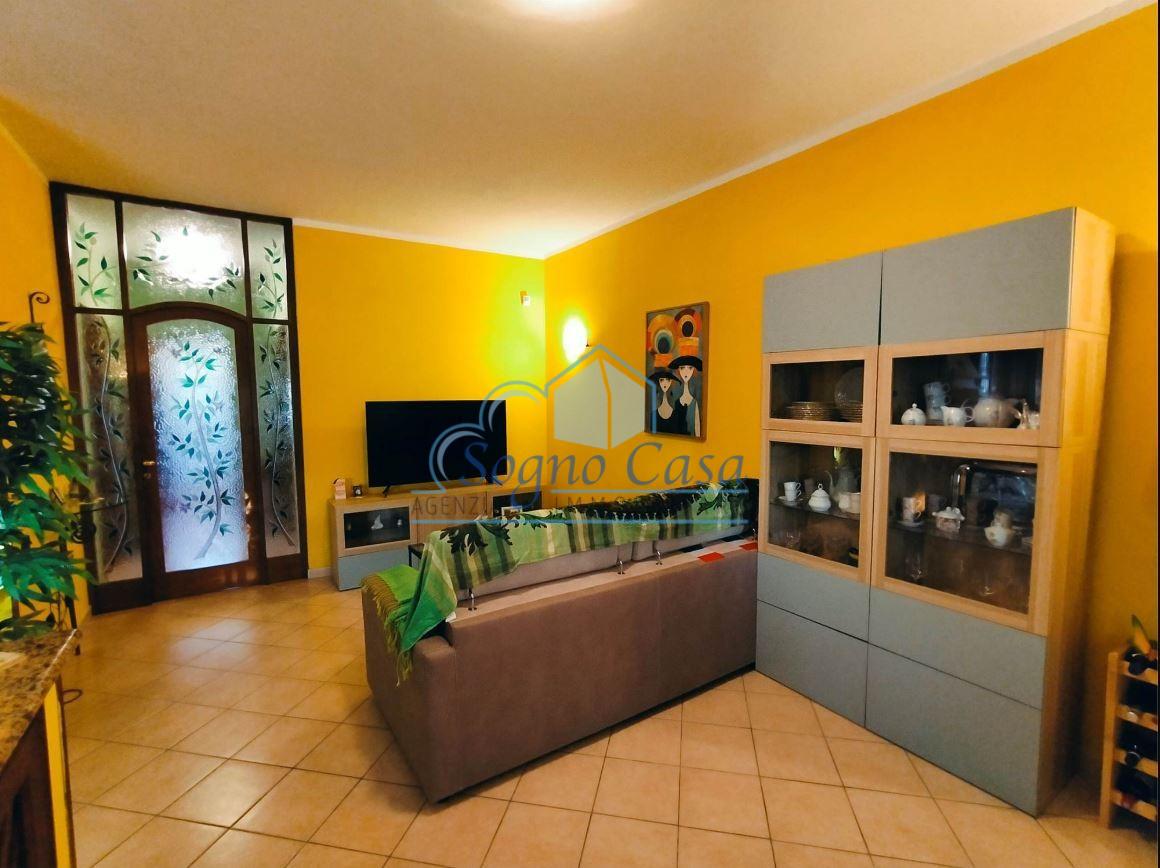 Villa Bifamiliare con giardino, Carrara fossone