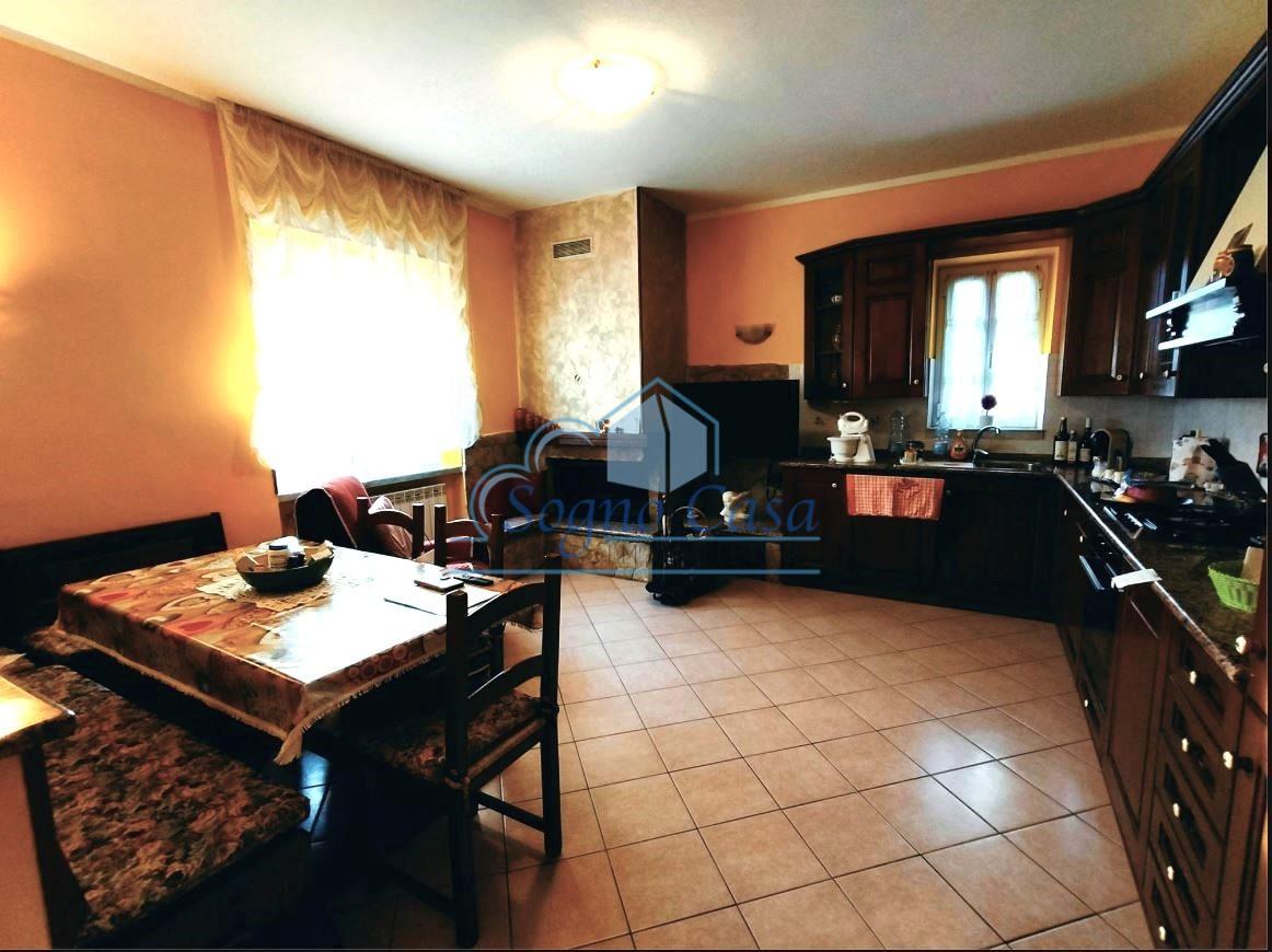 Villa Bifamiliare con giardino, Carrara fossone