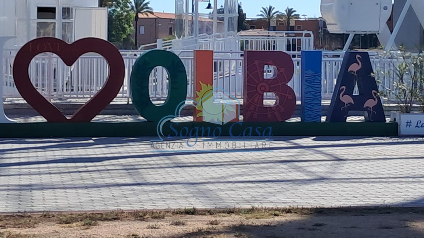 Locale commerciale in vendita a Olbia
