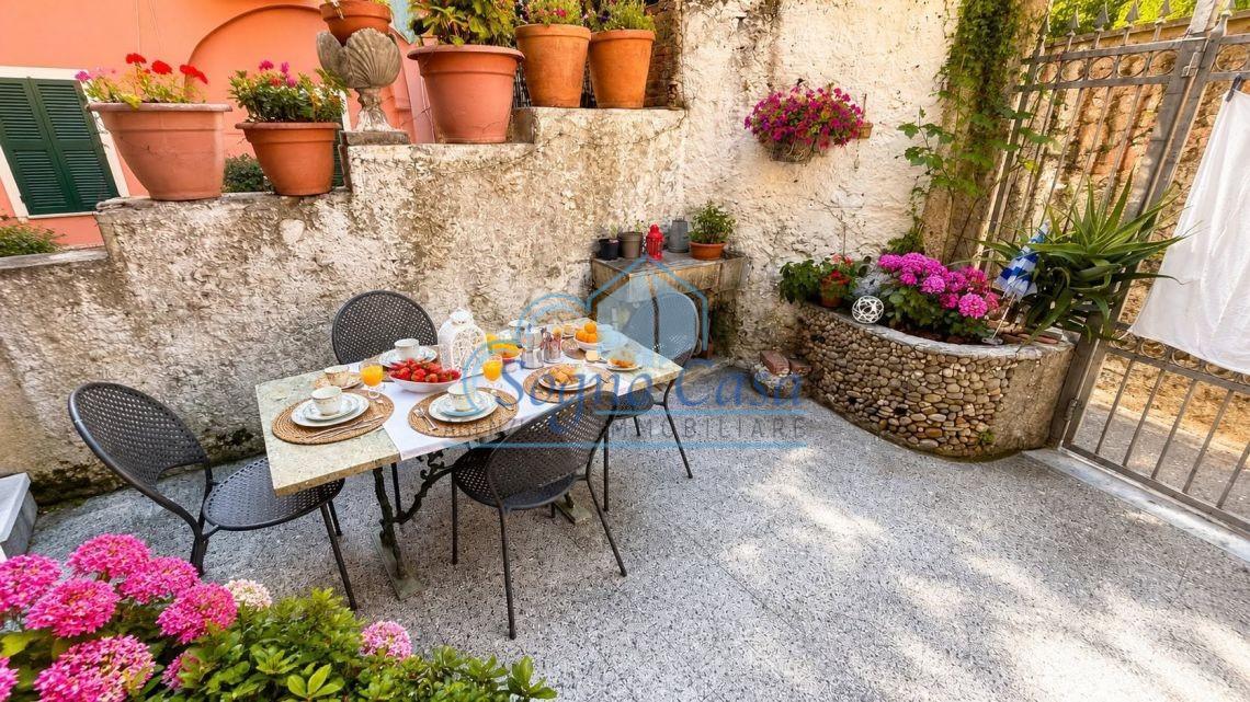 Quadrilocale con giardino a Lerici