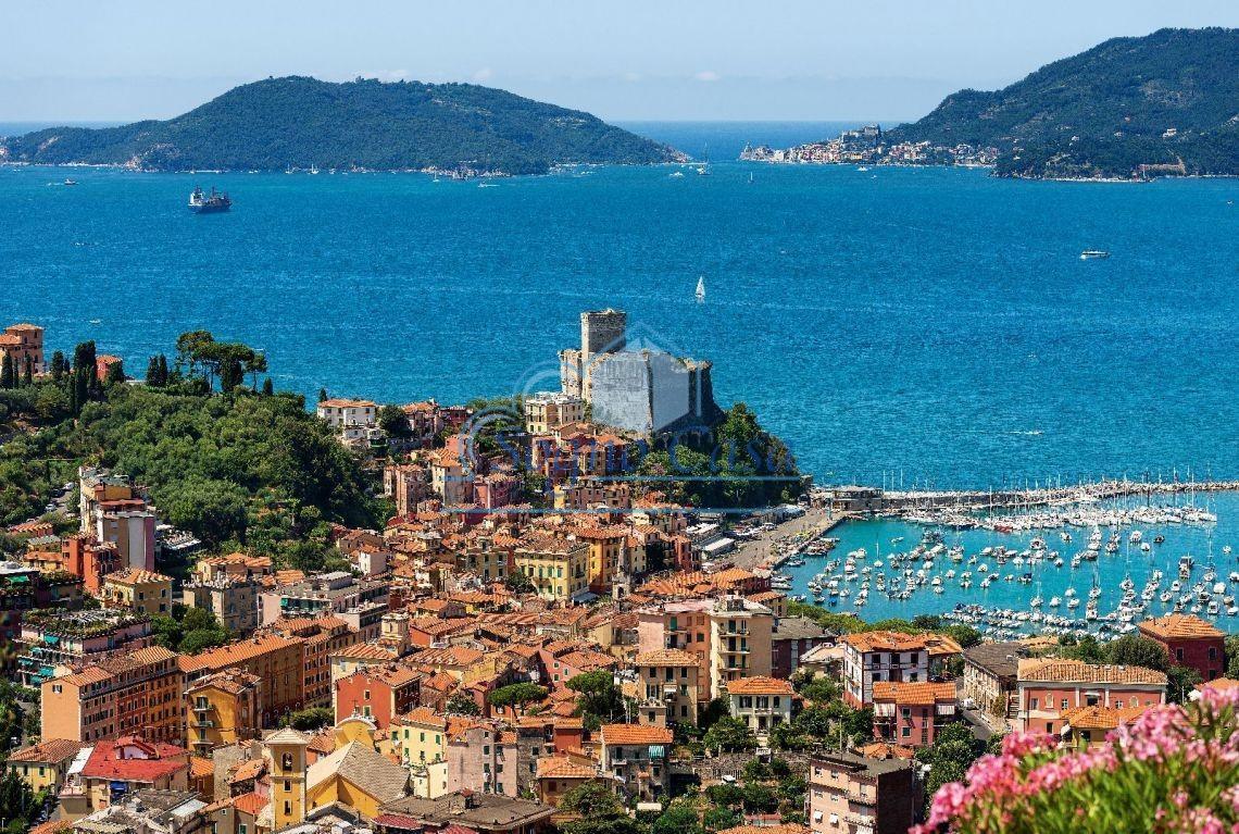 Quadrilocale con giardino a Lerici