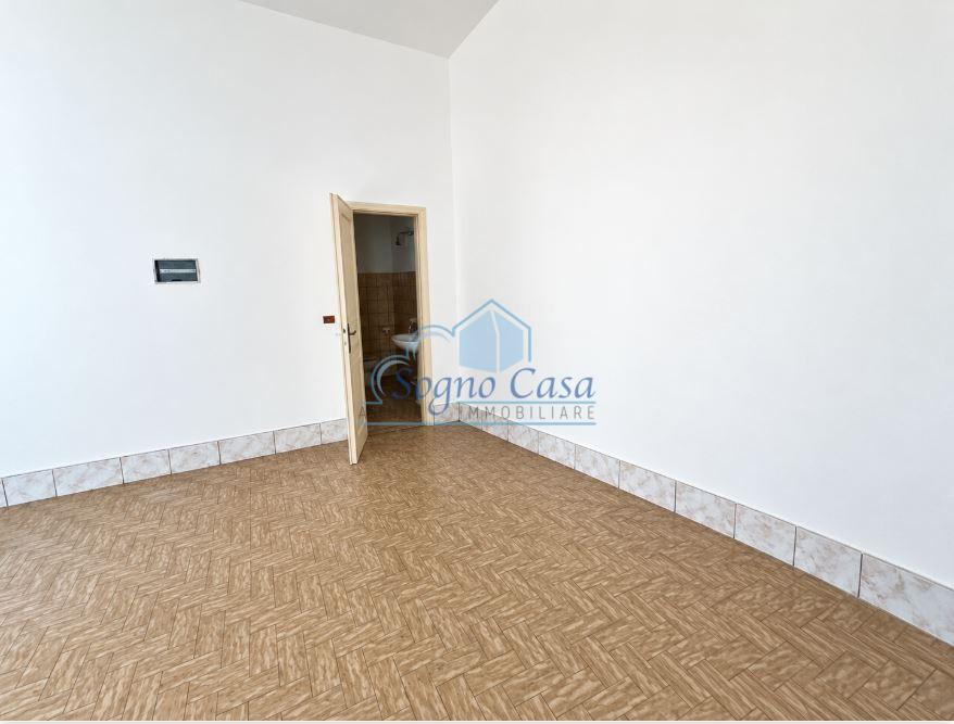 Locale commerciale in affitto, Ortonovo luni mare