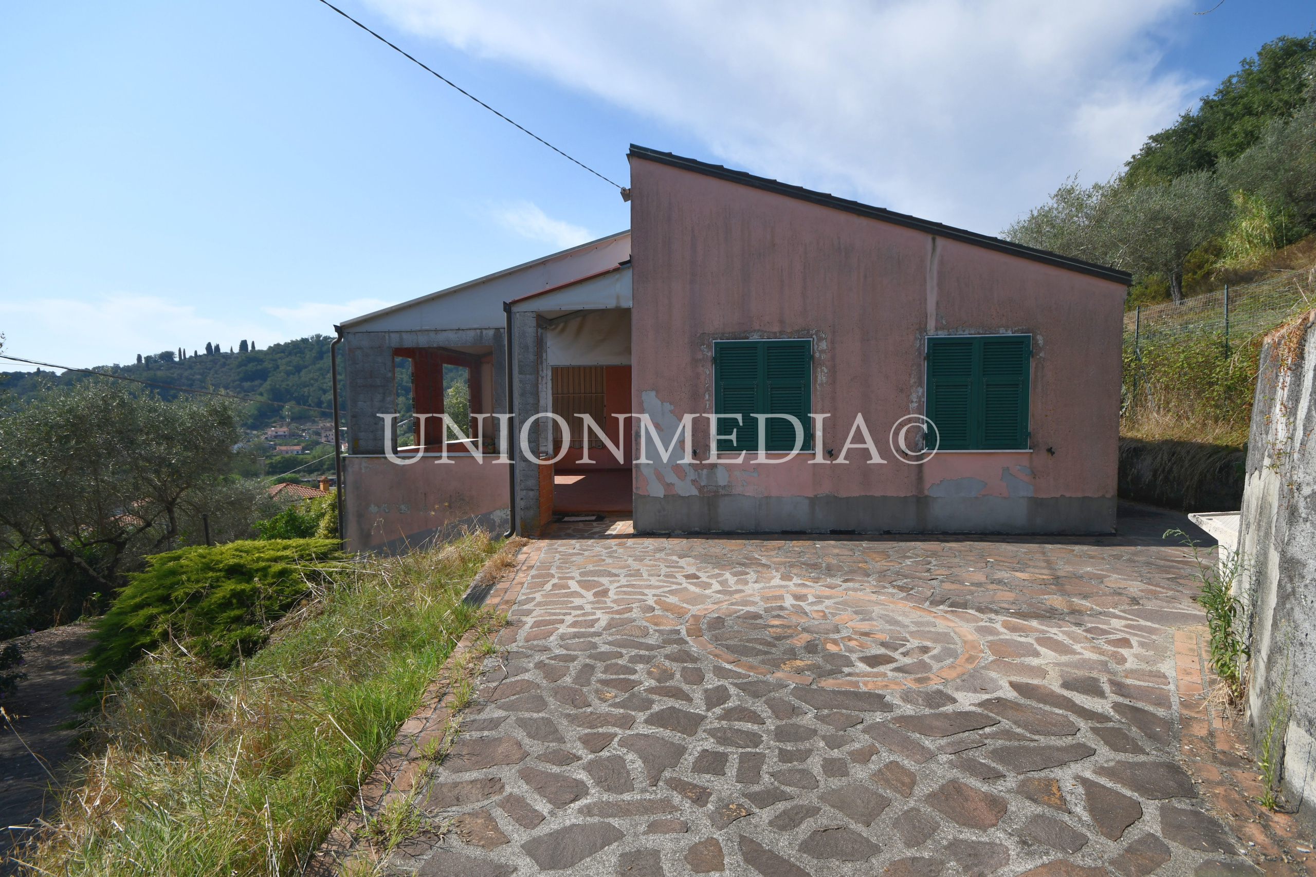 Casa indipendente con giardino in via dei molini, Sarzana