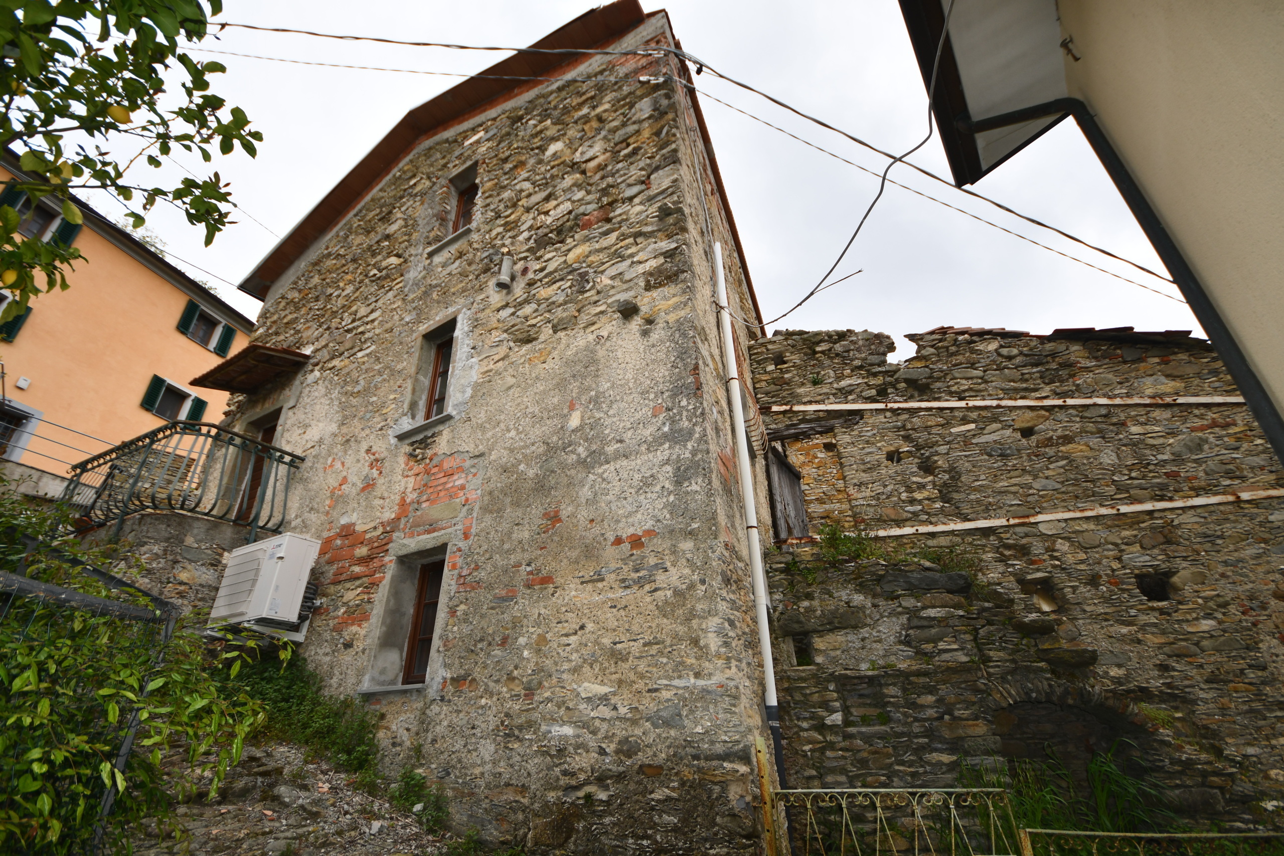 Casa indipendente da ristrutturare in via annunziata 1, Ortonovo