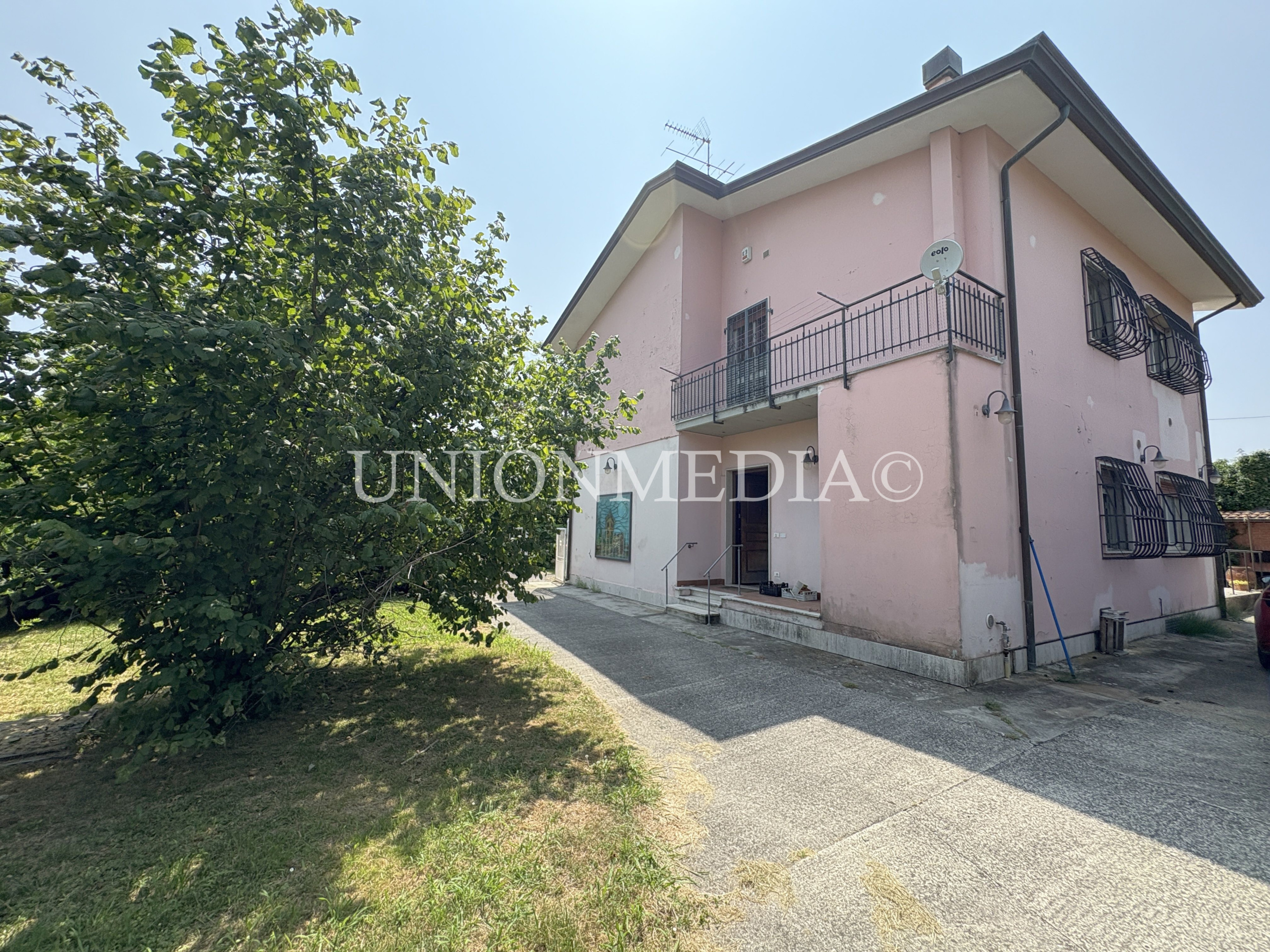 Casa indipendente con giardino in via bradiola, Sarzana