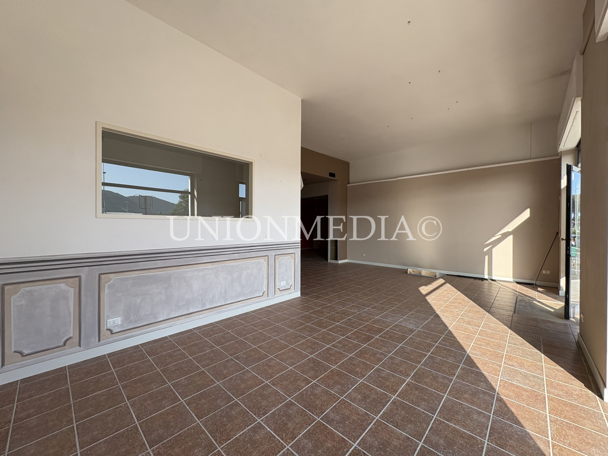 Locale commerciale in affitto in via aurelia 133, Sarzana