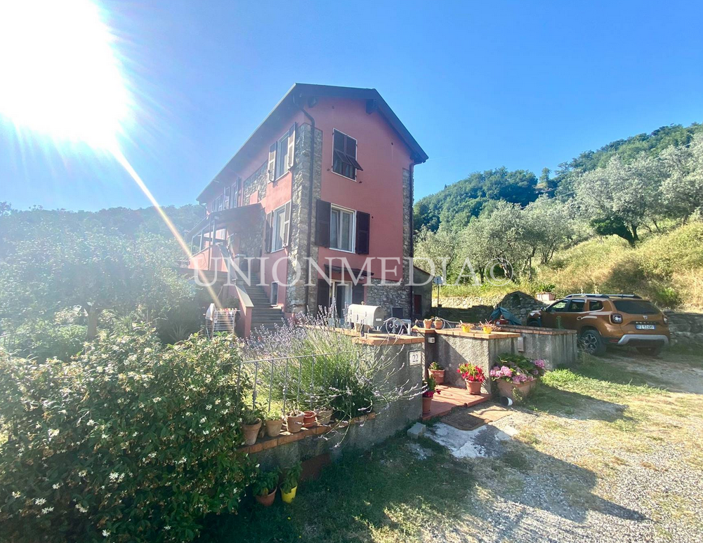 Casa indipendente ristrutturata in via fabiano, Fosdinovo