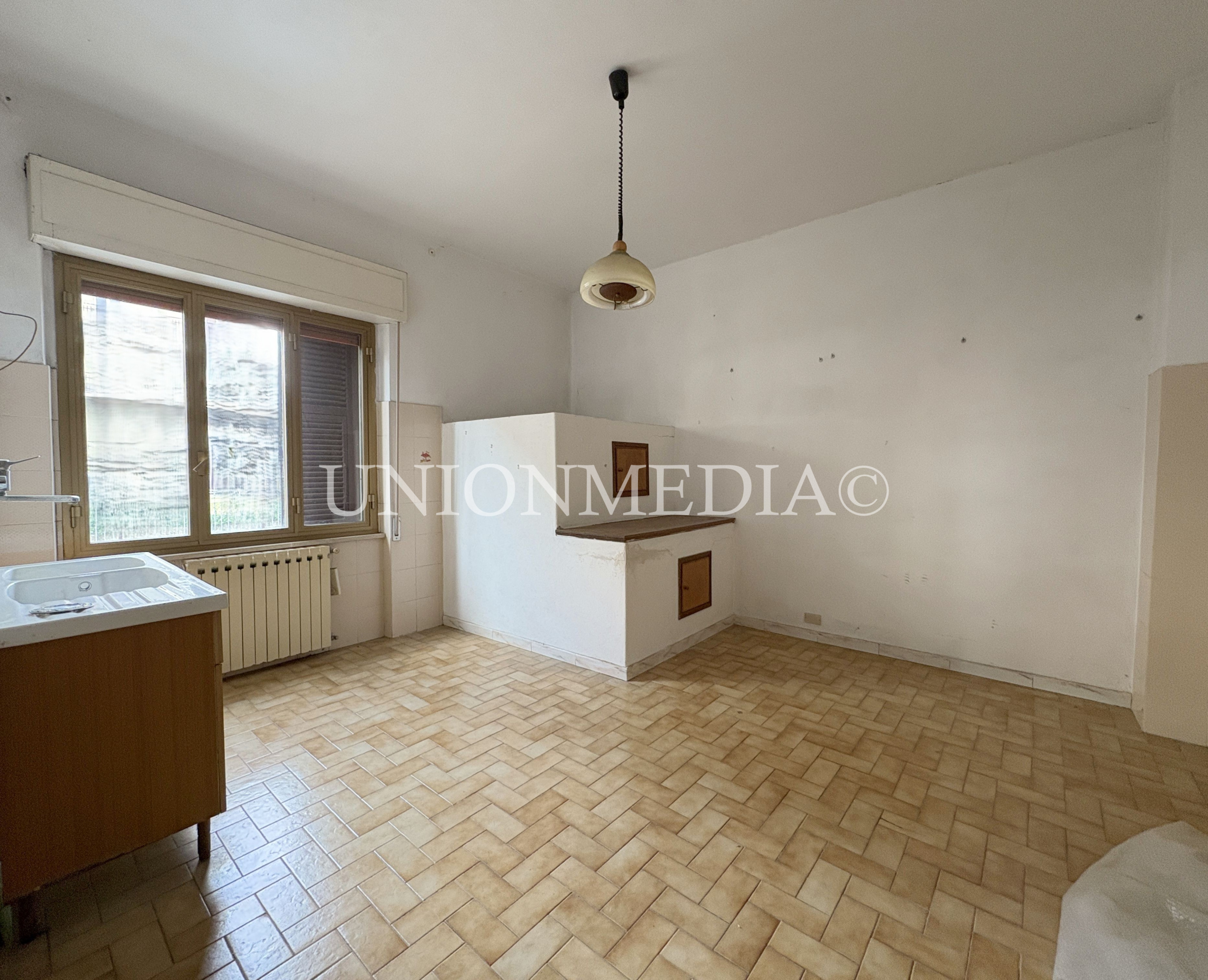 Quadrilocale con giardino in via 27 gennaio, Sarzana