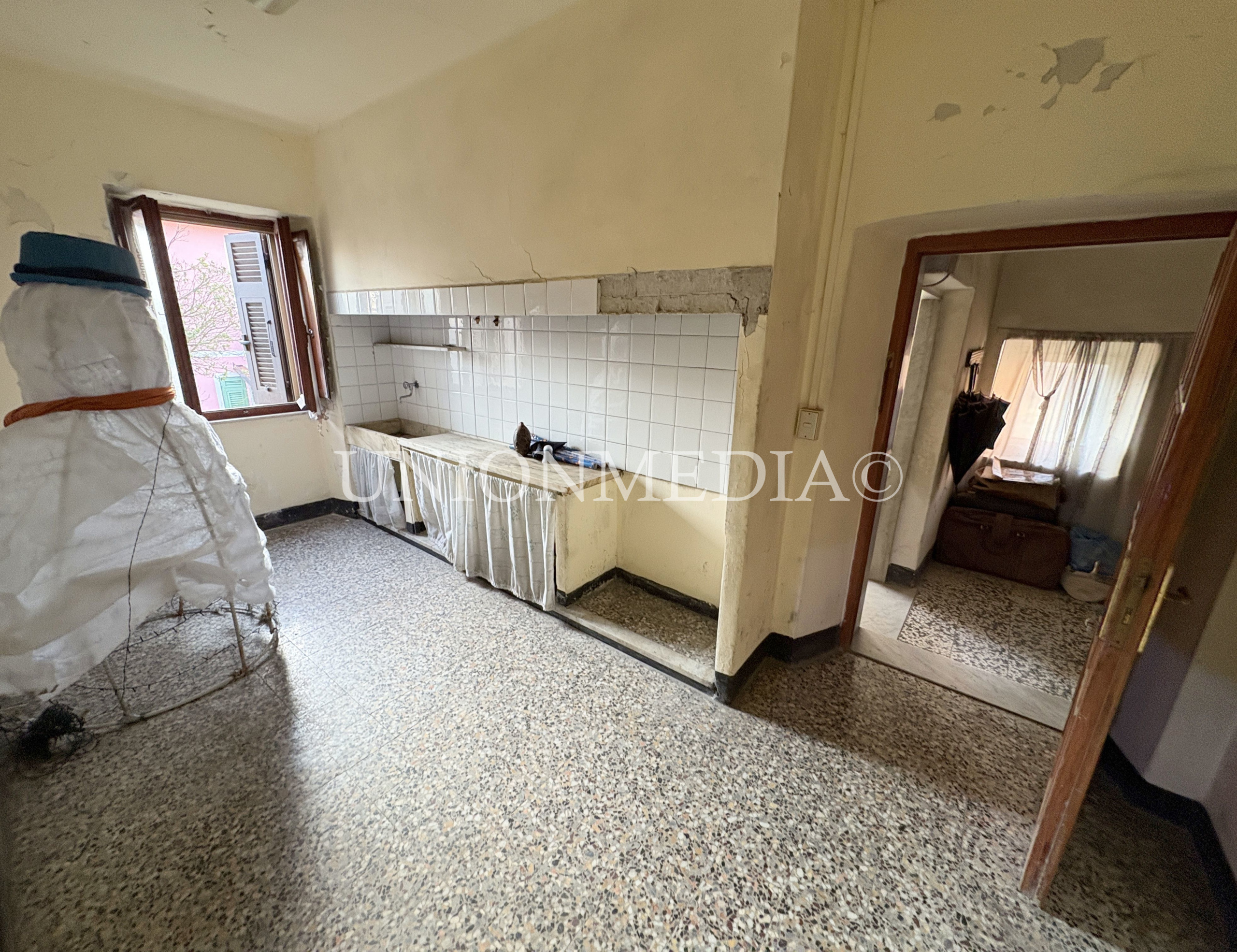 Casa indipendente da ristrutturare in via provinciale, Castelnuovo Magra