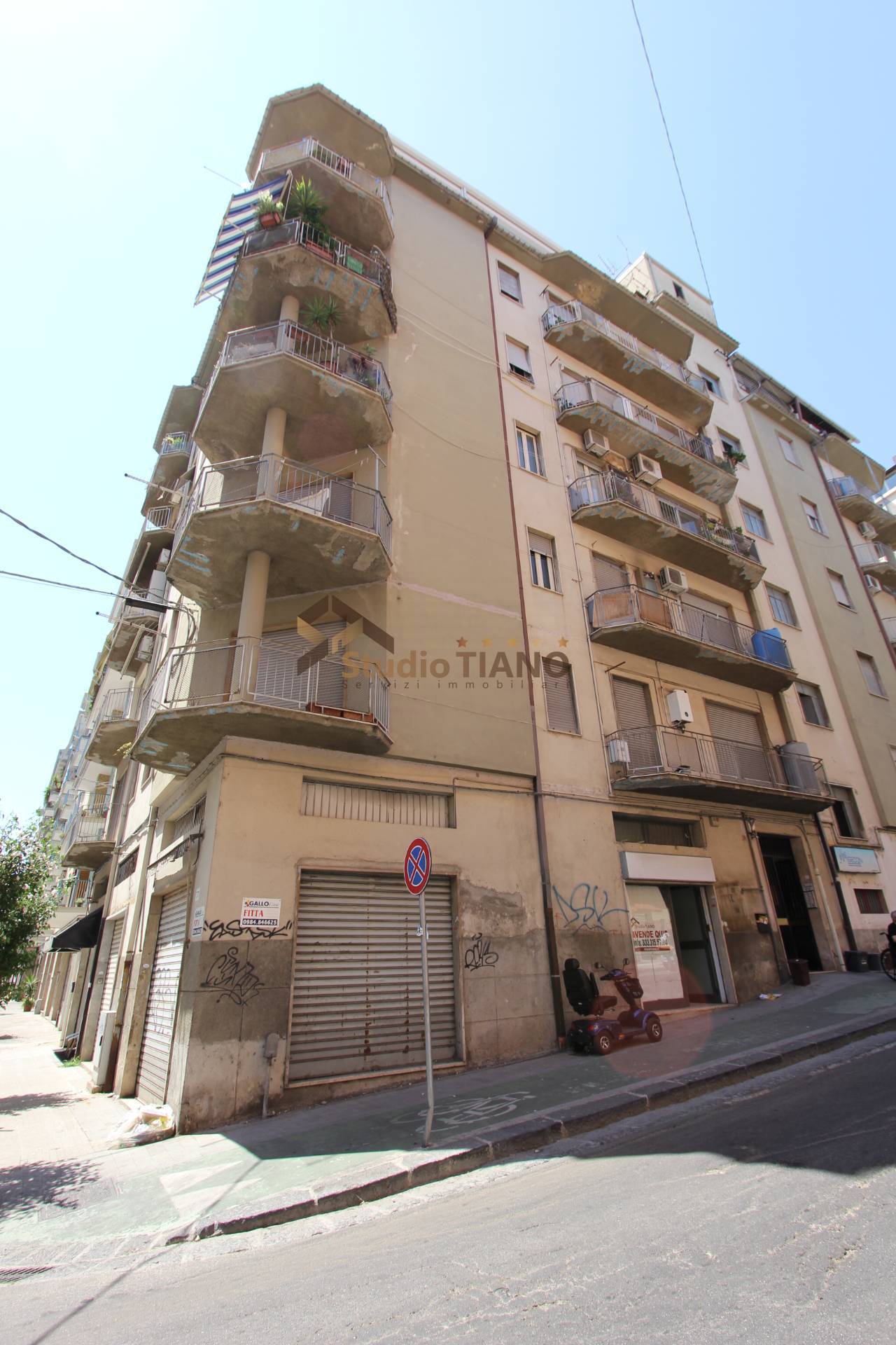 Locale commerciale in vendita a Cosenza, Centro