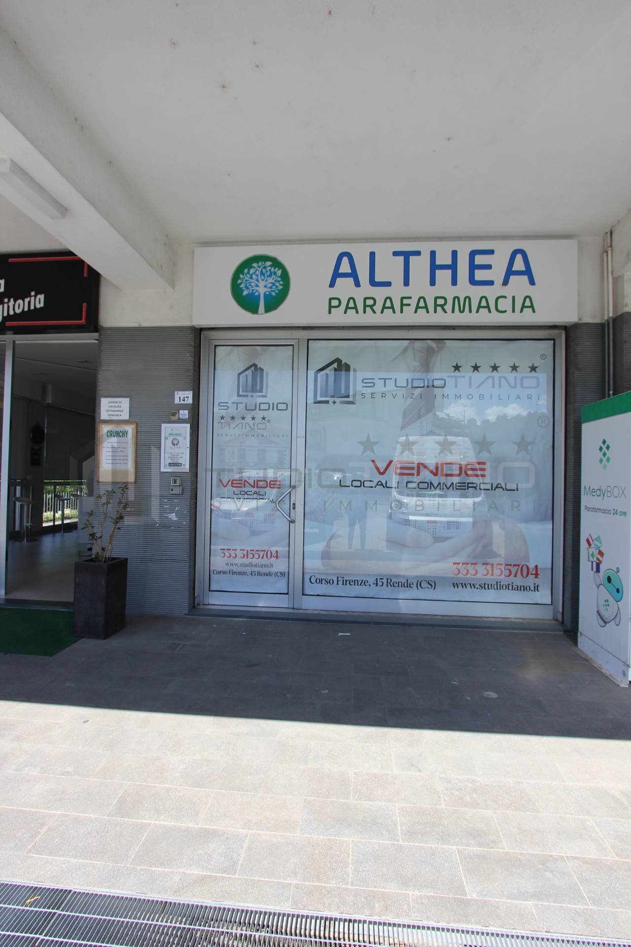 Locale commerciale in vendita a Rende, Saporito