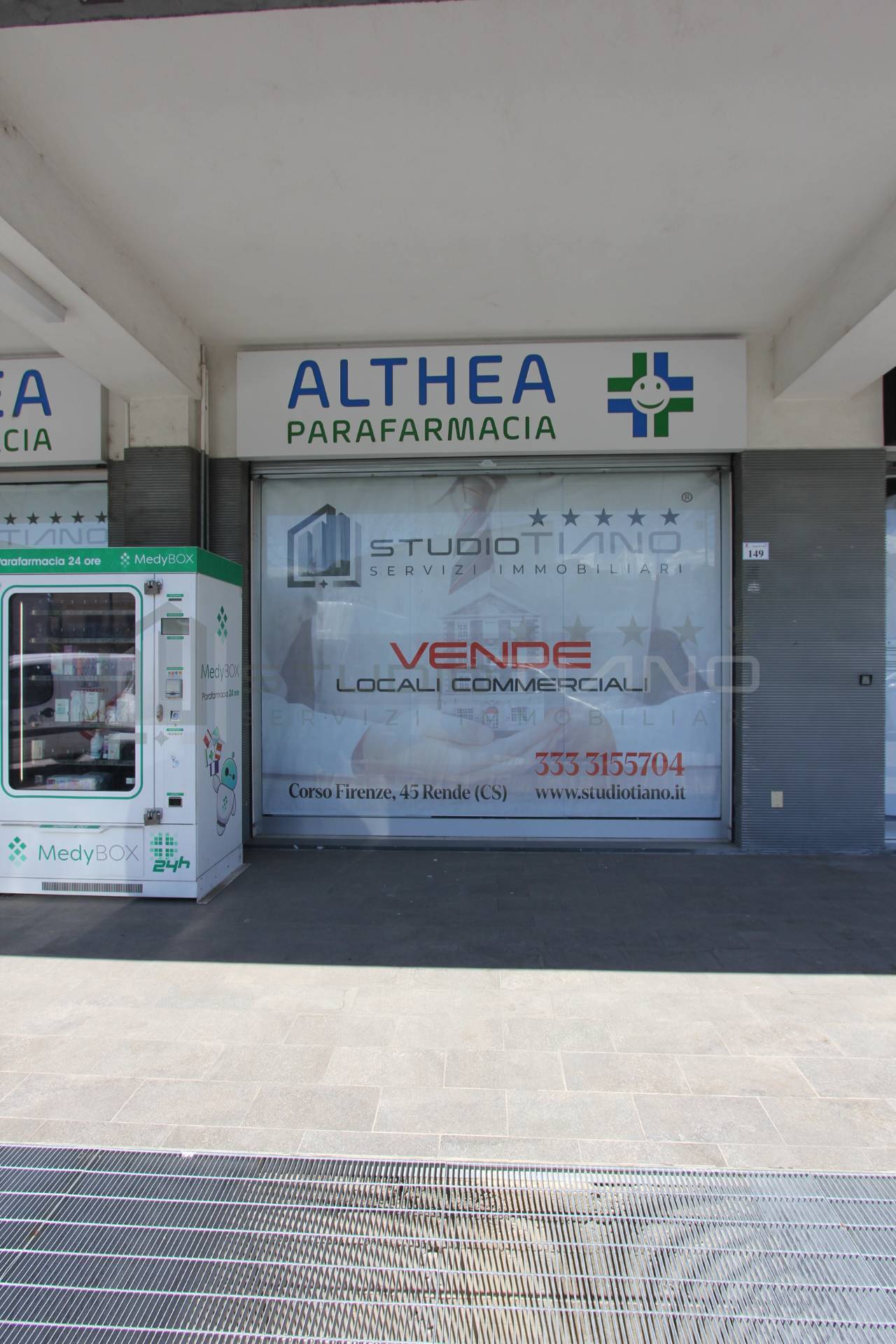 Locale commerciale in vendita a Rende, Saporito