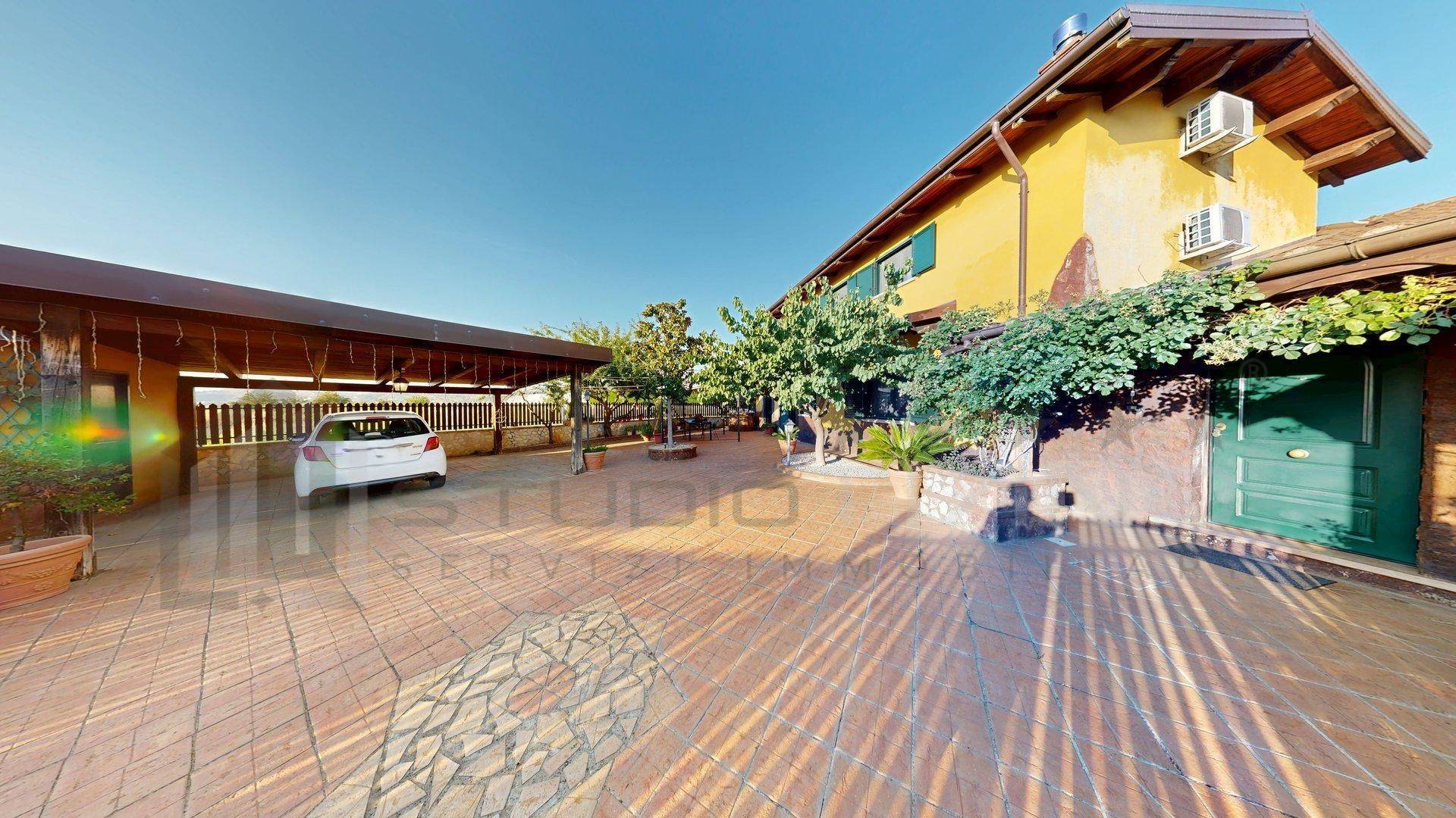 VILLA UNI - FAMILIARE in vendita a Luzzi