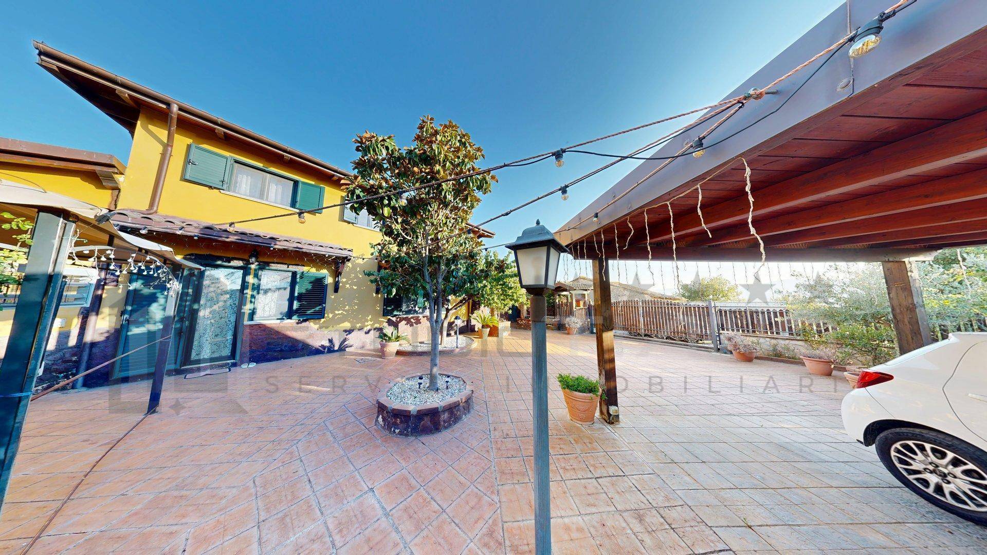 VILLA UNI - FAMILIARE in vendita a Luzzi