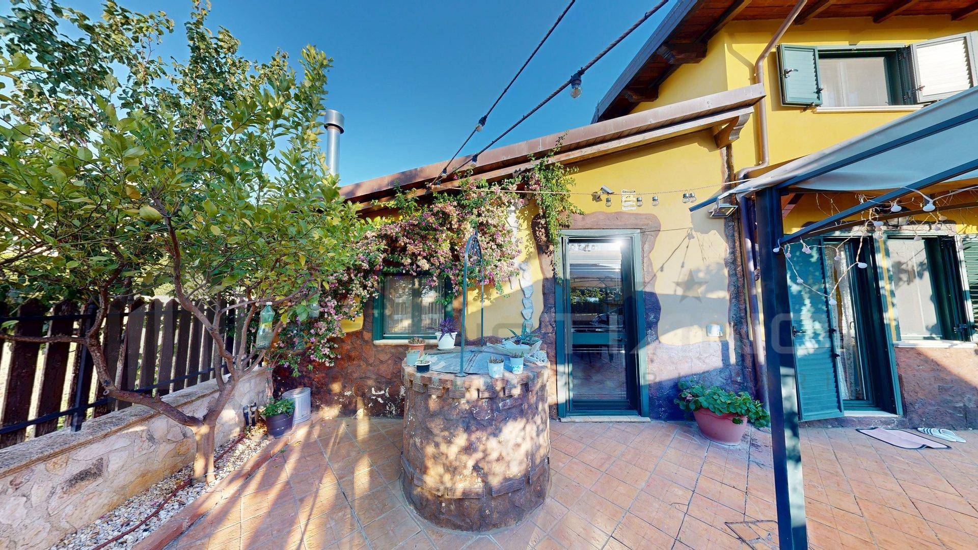 VILLA UNI - FAMILIARE in vendita a Luzzi