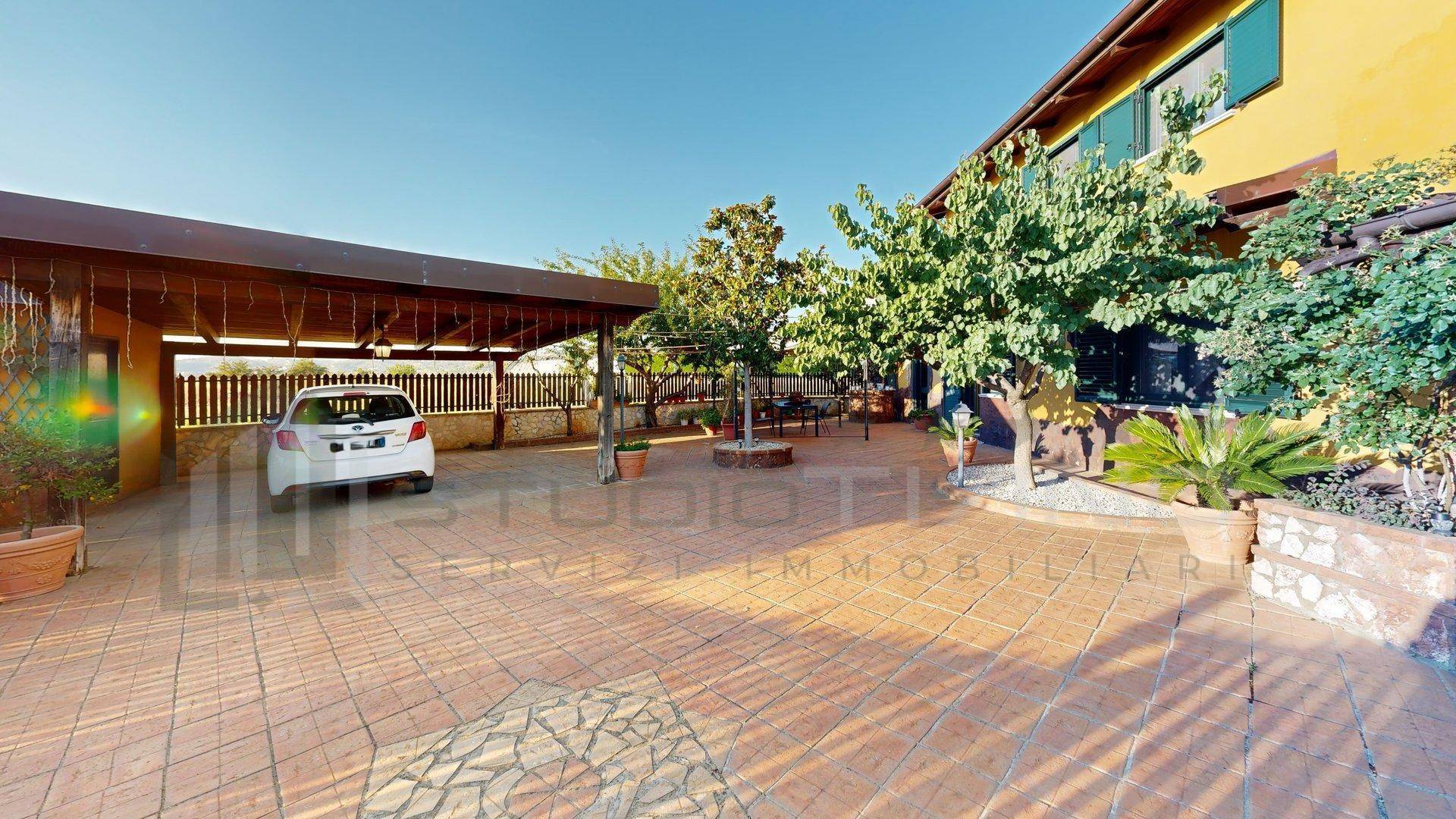 VILLA UNI - FAMILIARE in vendita a Luzzi