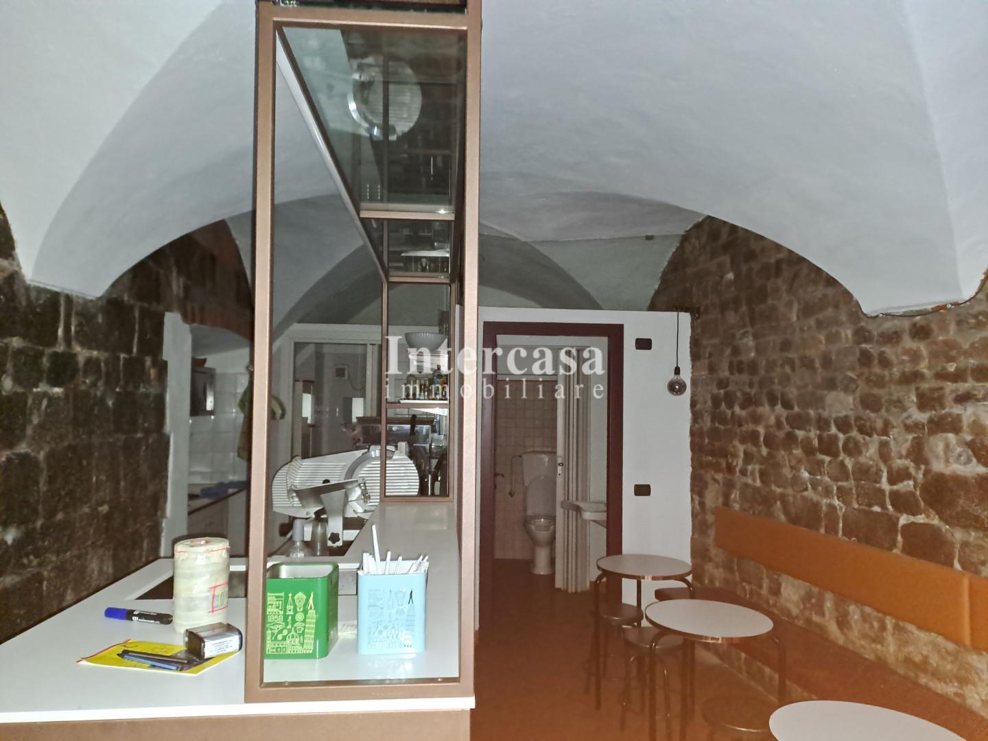 Locale commerciale ristrutturata, Pisa san francesco