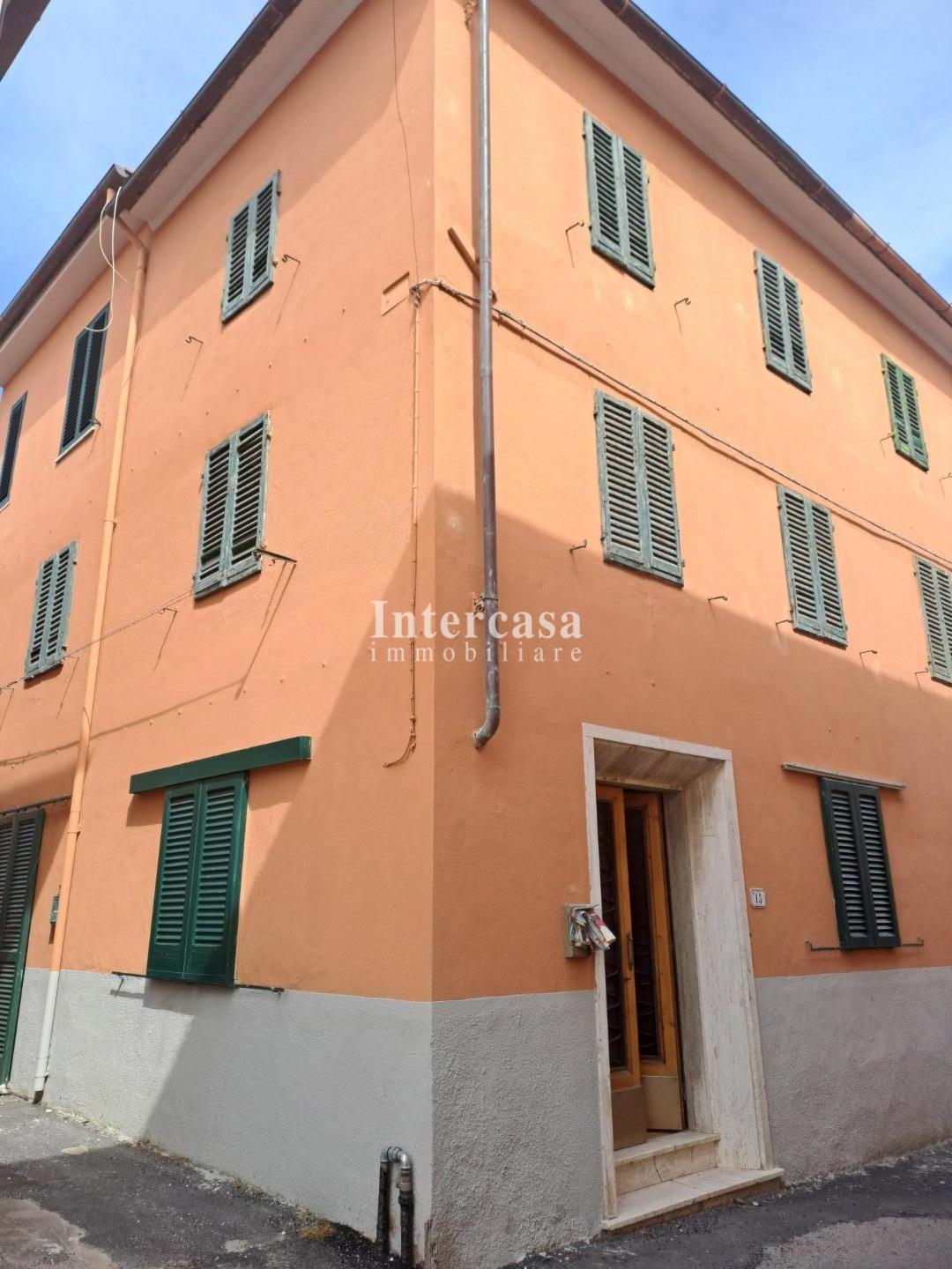 Casa indipendente da ristrutturare, Calci la corte