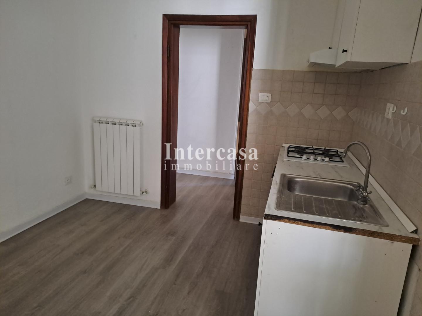 Quadrilocale arredato in affitto, Pisa porta a lucca
