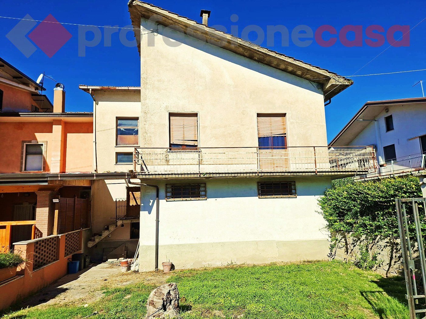 Stabile/Palazzo in vendita a Aquino