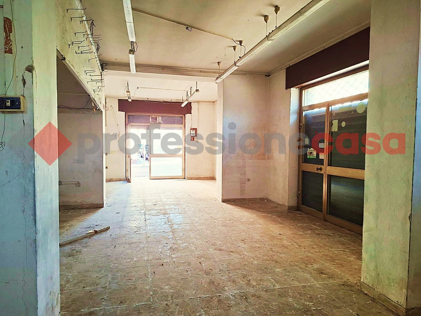 Negozio in affitto a Aquino