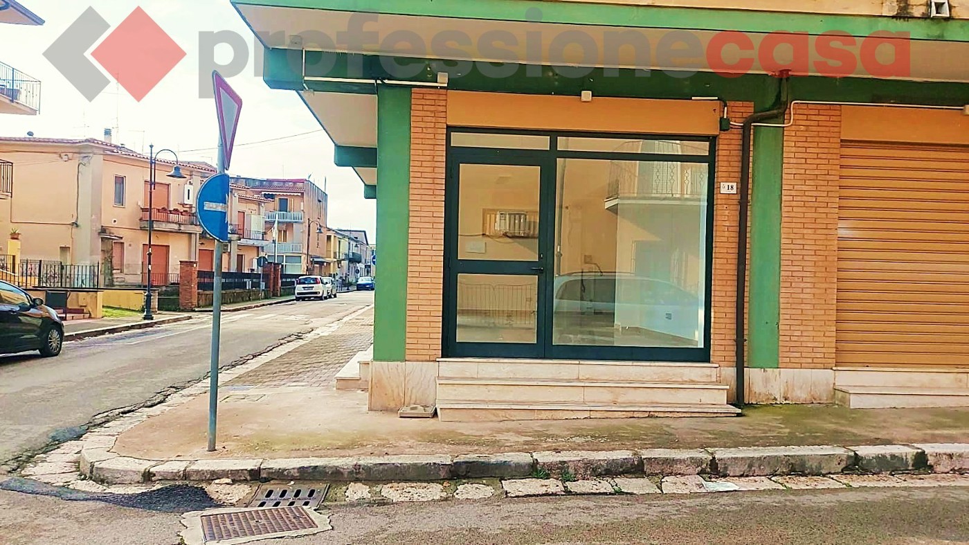 Negozio in affitto a Piedimonte San Germano