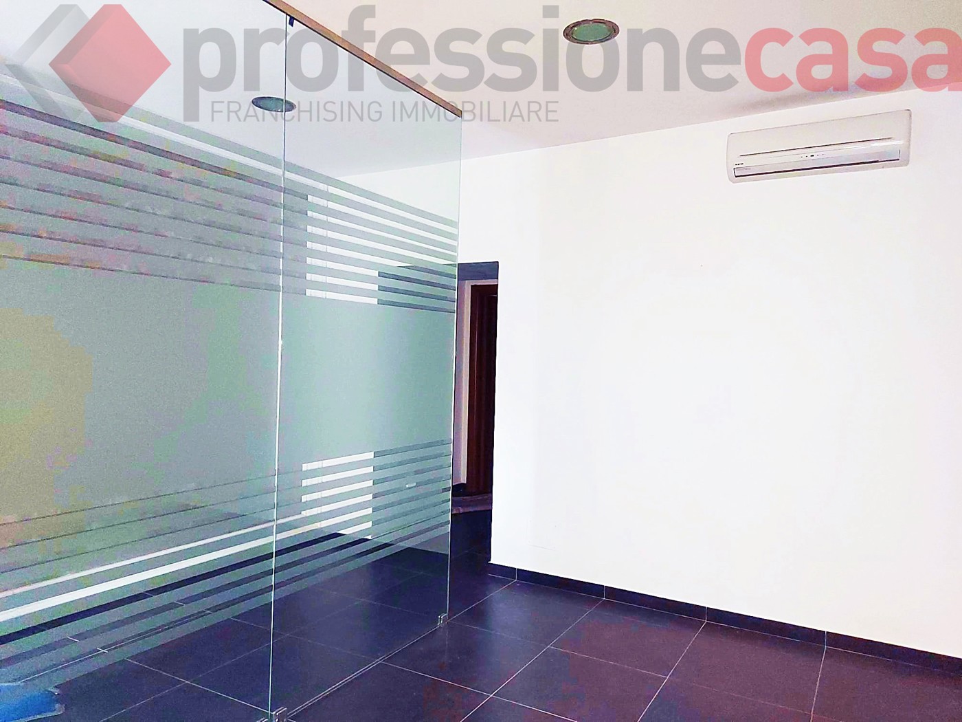 Negozio in affitto a Aquino