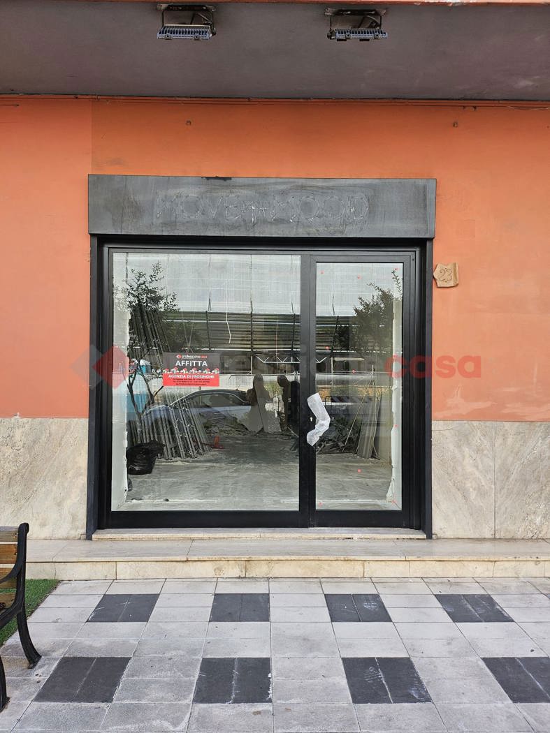 Negozio in affitto a Frosinone