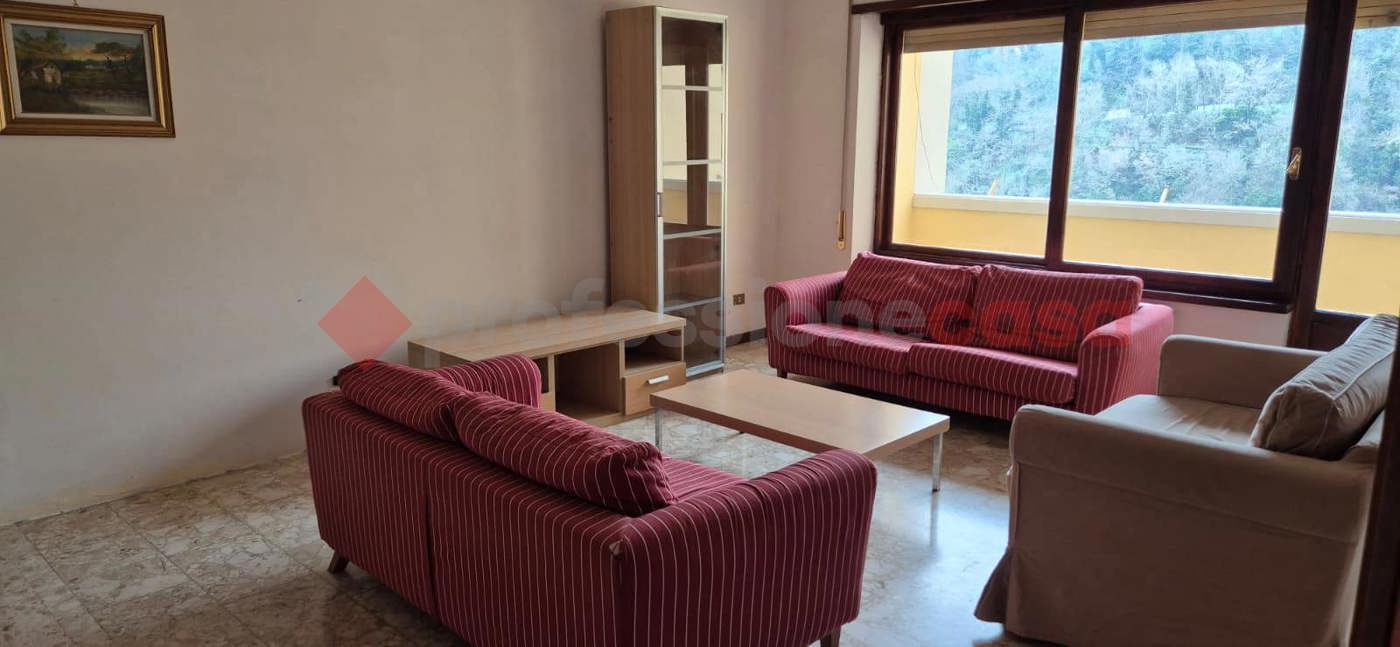 Trilocale arredato in affitto a Frosinone