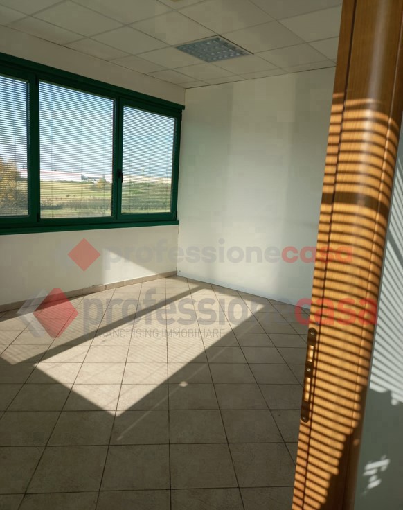 Negozio in affitto a Frosinone