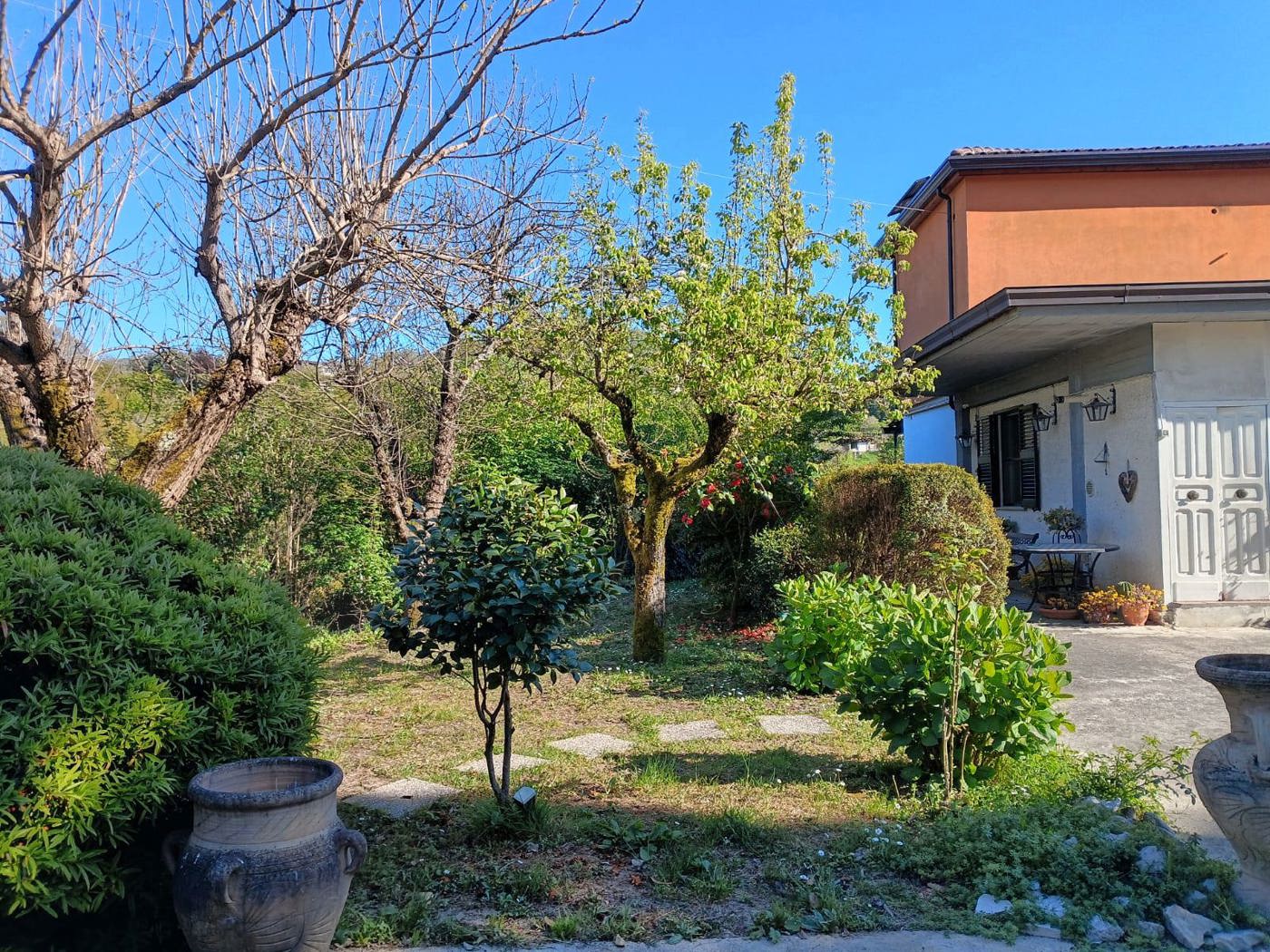 Casa indipendente con giardino a Frosinone