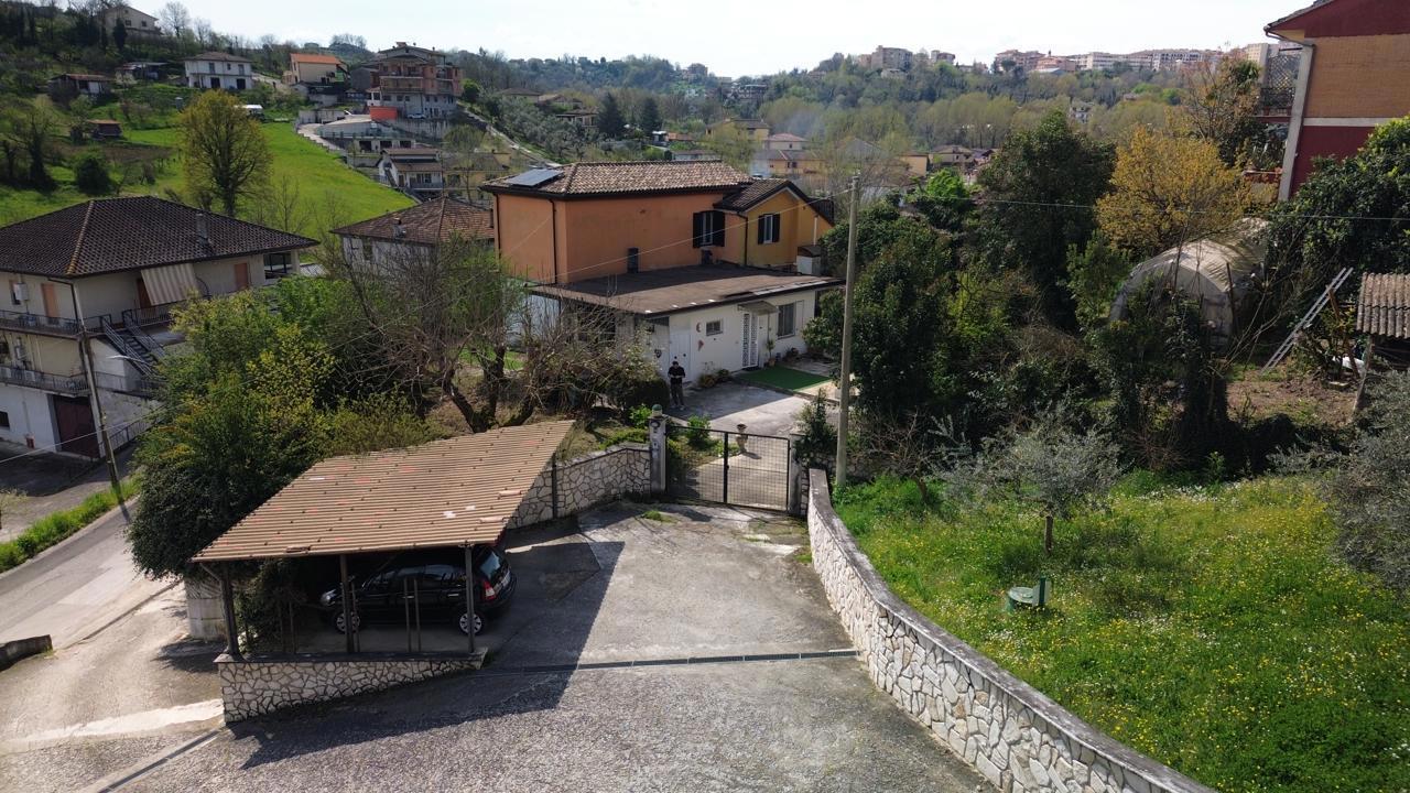 Casa indipendente con giardino a Frosinone