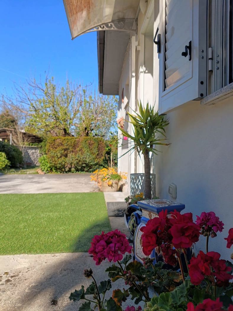 Casa indipendente con giardino a Frosinone