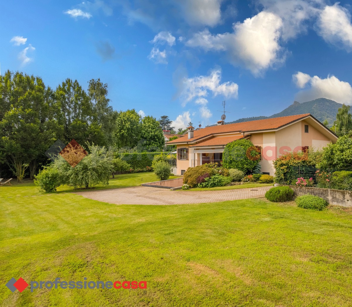 Villa con giardino a Cumiana