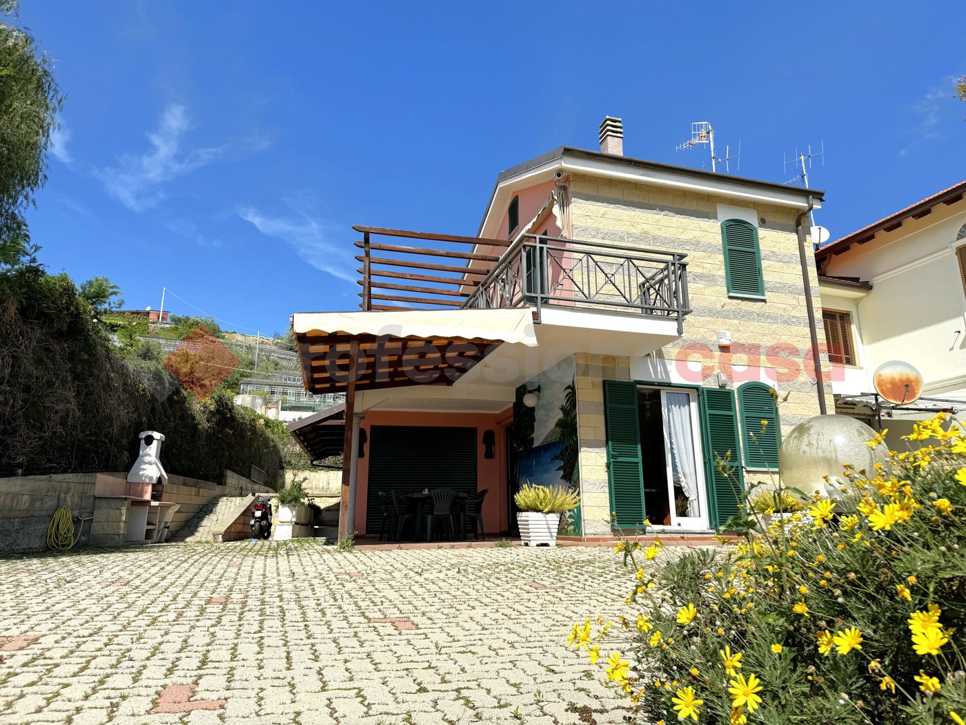 Villa con giardino a Riva Ligure