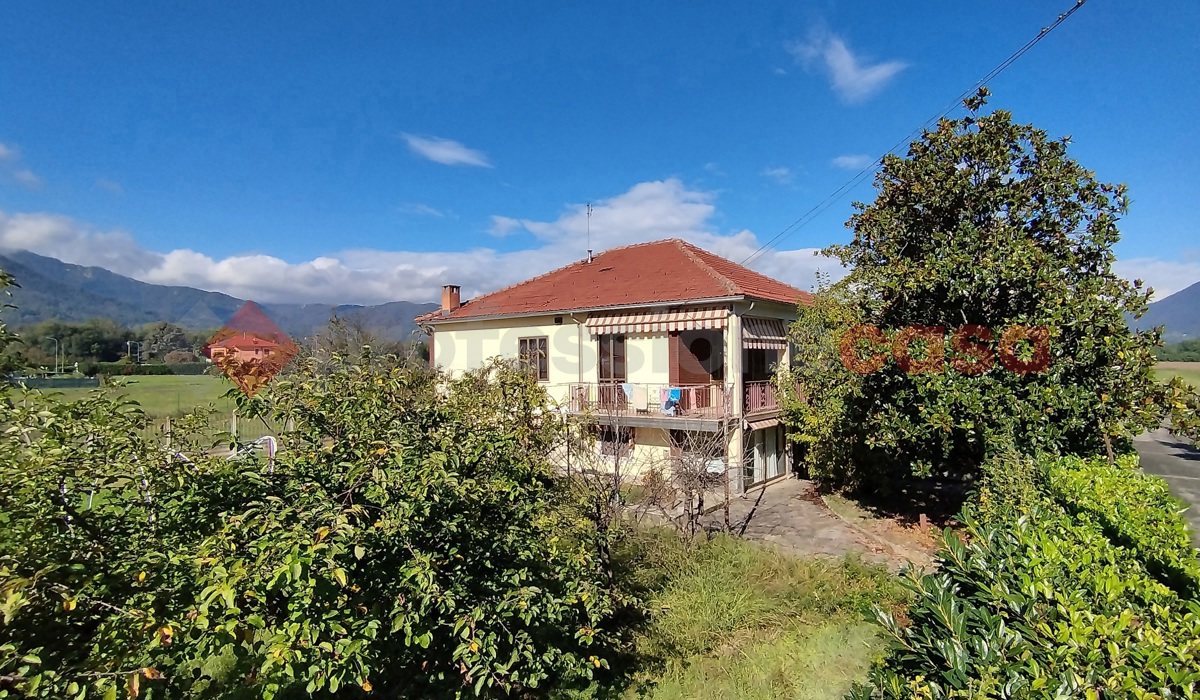 Villa con giardino a Cumiana