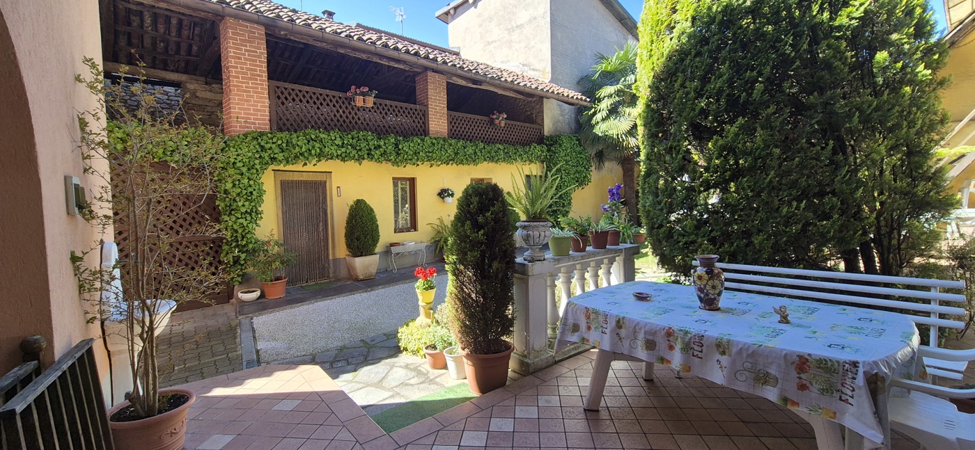 Villa Bifamiliare con giardino a Frossasco