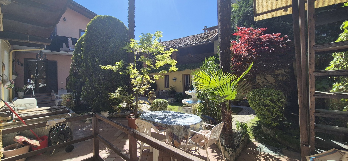 Villa Bifamiliare con giardino a Frossasco