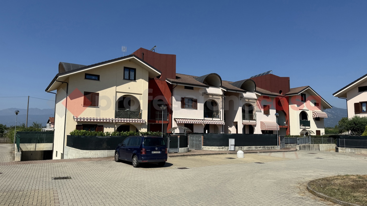 Trilocale con box doppio a Piscina