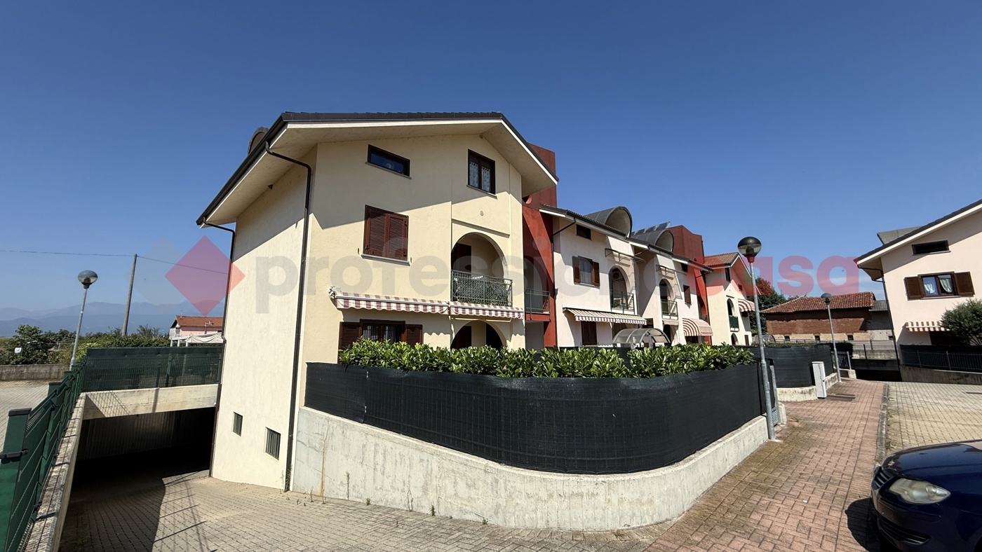 Trilocale con box doppio a Piscina