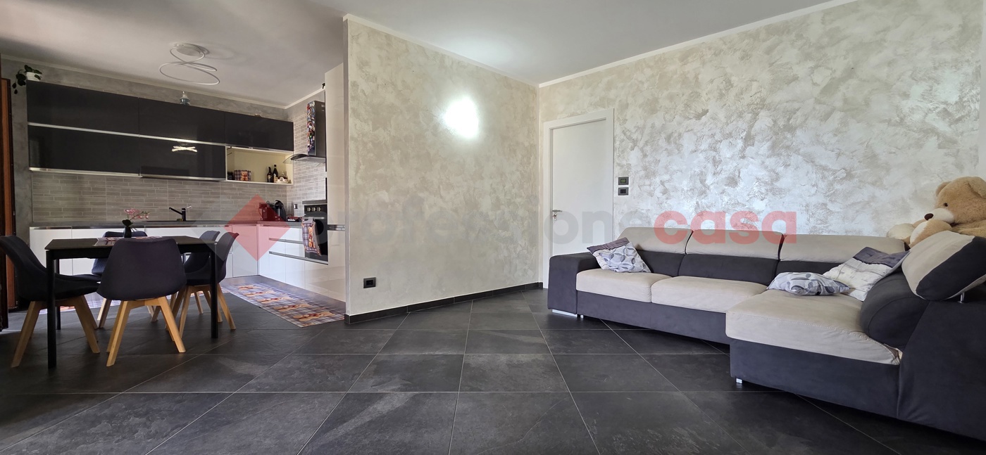 Trilocale con box doppio a Piscina